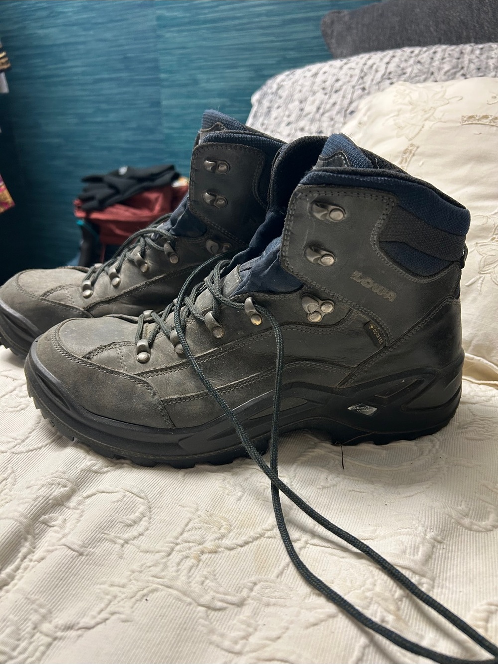 Lowa
Men's Waterproof Leather Hiking Boots - Gray.